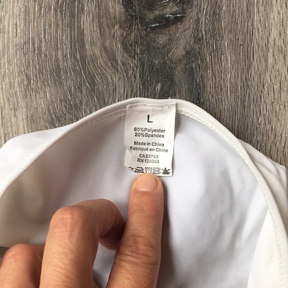 8/15 White bikini bottoms with gold emblem - Picture 4 of 4